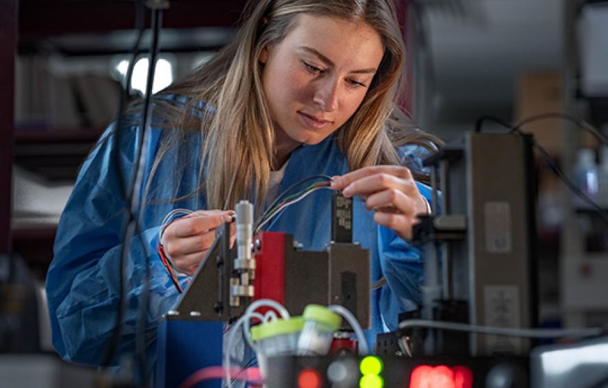 Student focused on technology